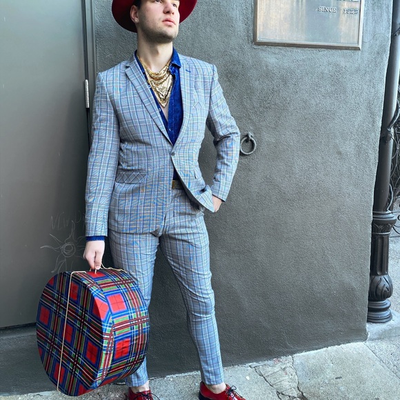 Meet your Posher, Kyle - Picture 2 of 6